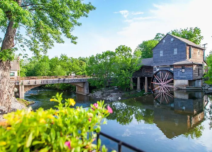 Woodland Escape Villa Pigeon Forge